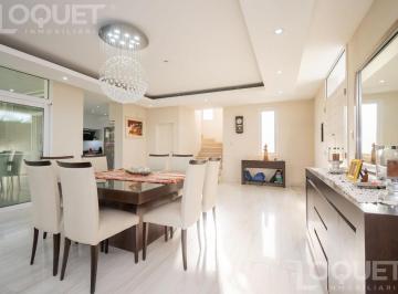 Casa · 260m² · 3 Dormitorios · 2 Cocheras · Casa en Aires del Llano