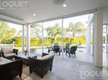 Casa · 260m² · 3 Dormitorios · 2 Cocheras · Casa en Aires del Llano