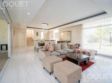 Casa · 260m² · 2 Dormitorios · 2 Cocheras · Casa en Aires del Llano