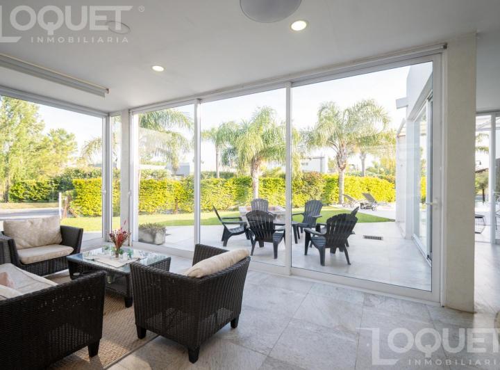Casa · 260m² · 3 Dormitorios · 2 Cocheras
