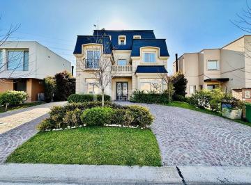 Casa · 333m² · 5 Ambientes · 3 Cocheras · Casa 5 Ambientes en Venta en Tipas, Nordelta, Tigre |estilo Frances y 3er Planta Libre con Baño!