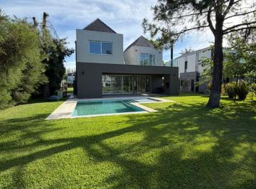 Casa de 4 ambientes, Esteban Echeverría · Hermosa Casa en Venta en Saint Thomas Oeste - Financia Hasta El %50