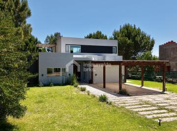 Casa · 195m² · 5 Ambientes · 6 Cocheras · Casa 4 Dorm. en Venta en Golf 1, Costa Esmeralda, Costa Atlántica