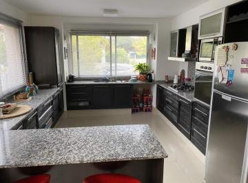 Casa · 350m² · 3 Ambientes · 2 Cocheras · Casa en Venta en Manantiales Country