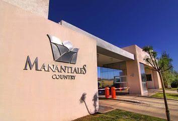 Casa · 350m² · 3 Ambientes · 2 Cocheras · Casa en Venta en Manantiales Country
