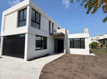 Casa · 255m² · 5 Ambientes · 3 Cocheras · Casa 5 Ambientes Rumenco Joven