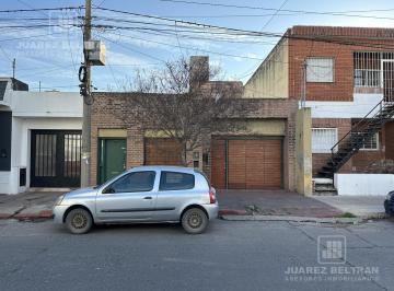 Casa · 151m² · 6 Ambientes · 2 Cocheras · Casa en Venta en Barrio Güemes - 2 Dorm. con Cochera