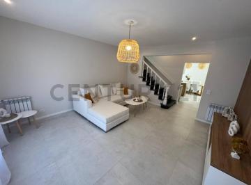 PH · 160m² · 5 Ambientes · 1 Cochera · Venta Excepcional Chalet en PH Al Frente. Zona Aldrey