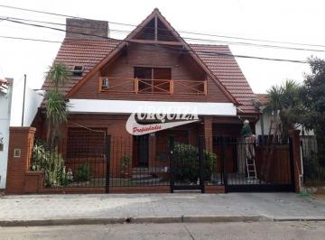 Casa de 8 ambientes, Morón · Chalet en Venta C/ Cochera en Morón