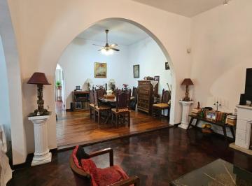 Casa · 120m² · 4 Ambientes · 1 Cochera · Venta Casa Lote Propio 262 m², 4 Ambientes en José León Suarez, Cochera Cubierta.