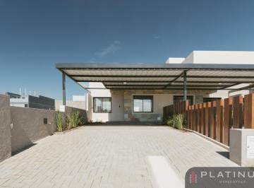 Casa · 94m² · 4 Ambientes · 2 Cocheras · Duplex en Venta de 2 Dorm. - Docta