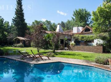 Casa · 302m² · 6 Ambientes · 2 Cocheras · Excelente Casa en Venta en Olivos Golf Club