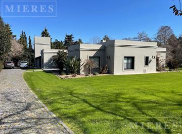 Casa · 240m² · 6 Ambientes · 1 Cochera · Casa en Venta en Altos del Pilar
