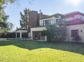 Casa · 530m² · 11 Ambientes · 3 Cocheras · Importante Casa en Venta en Ayres de Pilar