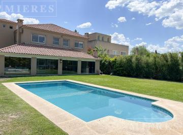 Casa · 350m² · 8 Ambientes · 2 Cocheras · Muy Buena Casa en Venta en La Lomada de Pilar
