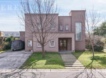 Casa · 235m² · 6 Ambientes · Casa en Venta en Santa Guadalupe