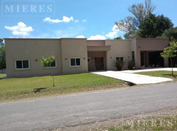 Casa · 200m² · 5 Ambientes · 2 Cocheras · Casa en Venta en Casuarinas del Pilar