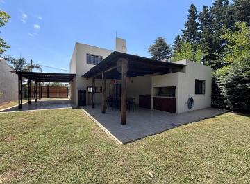 Casa · 98m² · 4 Ambientes · 1 Cochera · Venta / Permuta – Casa de 2 Dorm. con Pileta y Galería. Barrio Los Indios, Roldán.