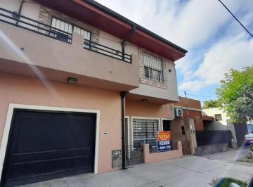 Casa · 210m² · 4 Ambientes · 1 Cochera · Casa en Venta en San Justo