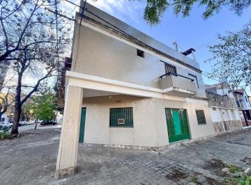 Casa · 121m² · 4 Ambientes · Viamonte y Chacabuco. Dos Viviendas en Una!