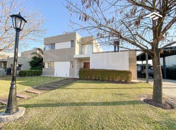 Casa · 263m² · 4 Ambientes · 2 Cocheras · Casa 4 Ambientes en Venta - La Horqueta de Echeverria