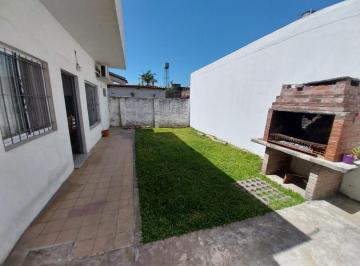Casa · 170m² · 5 Ambientes · Casa Ideal 2 Familias Sobre Lote de 8,80 X 30