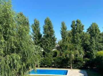 Casa · 204m² · 5 Ambientes · 4 Cocheras · Casa en Santa Guadalupe