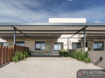 Casa · 156m² · 4 Ambientes · 2 Cocheras · Duplex de 3 Dorm. en Docta Av - Urbanizacion Docta