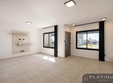 Casa · 156m² · 4 Ambientes · 2 Cocheras · Duplex de 3 Dorm. en Docta Av - Urbanizacion Docta