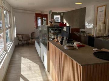 Local comercial · 116m² · 3 Ambientes · Alquiler de Local en Esquina! Castelar!