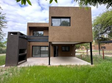 Casa · 165m² · 4 Ambientes · 2 Cocheras · Exclusivo Housing a Estrenar en Villa Allende Golf - ¡Ultima Unidad Disponible en Alquiler!