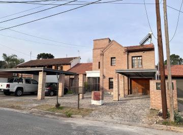 Casa · 301m² · 6 Ambientes · 6 Cocheras · Gran Propiedad en Argüello - Apta Crédito