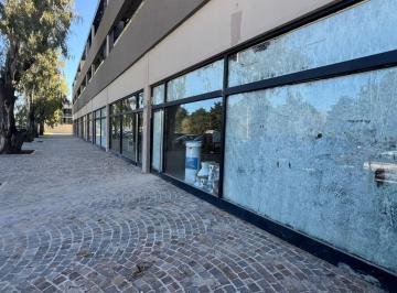 Local comercial · 135m² · 1 Ambiente · Local en Alquiler en Canning