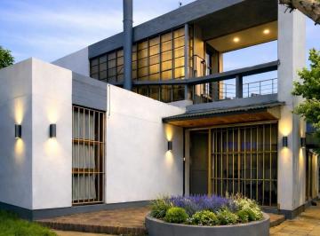 Casa · 191m² · 5 Ambientes · 1 Cochera · Casa en Venta de 5 Ambientes en Castelar Sur