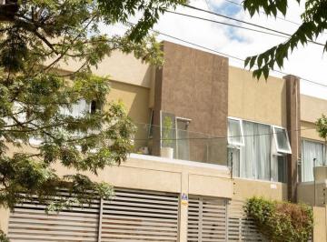 Casa · 200m² · 3 Dormitorios · 2 Cocheras · Casa en Bo. Tres Cerritos