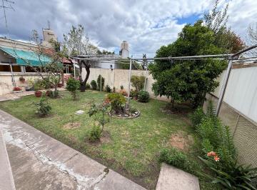 Casa · 152m² · 7 Ambientes · 1 Cochera · Venta Casa 4 Ambientes con Depto 3 Ambientes en Morón. Financiacion