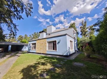 Casa de 6 ambientes, Moreno · Casa en Venta en Moreno: 5 Dorm., Piscina y Parque