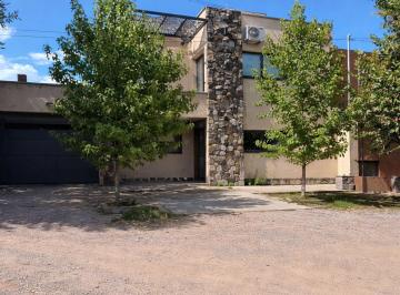 Casa · 284m² · 6 Ambientes · 3 Cocheras · Casa en Venta en Barro Privado Rincón de Vistalba