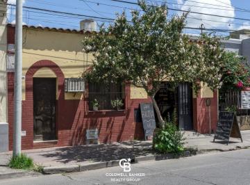 Casa · 88m² · 5 Ambientes · 1 Cochera · Casa a Refaccionar en Santa Fe Al 500