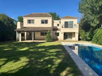 Casa · 265m² · 5 Ambientes · 1 Cochera · Casa Chalet en Venta en Saint Matthew´s, Pilar, G. B. a. Zona Norte