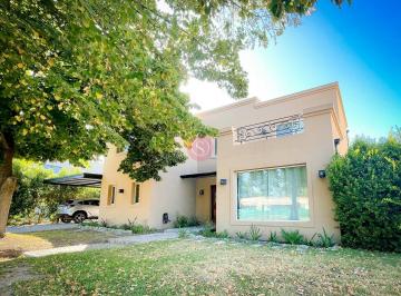Casa · 284m² · 6 Ambientes · 2 Cocheras · Casa en Venta en San Matias, Escobar, G. B. a. Zona Norte