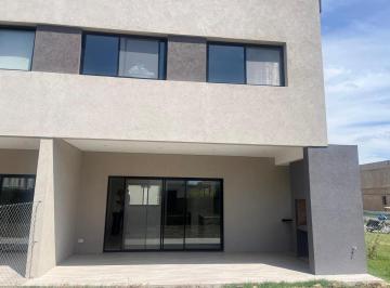 Casa · 121m² · 4 Ambientes · 1 Cochera · Casa en Venta (Duplex) Spring Park Pilar - Cuan Propiedades
