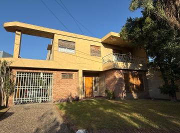 Casa · 266m² · 4 Ambientes · 2 Cocheras · Casa en Arguello Apto Credito
