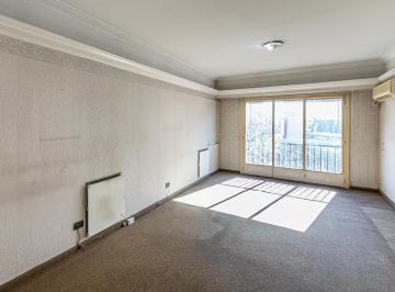 Departamento · 83m² · 4 Ambientes · A Reciclar - Superluminoso y en Esquina! Todo Luz y Sol!