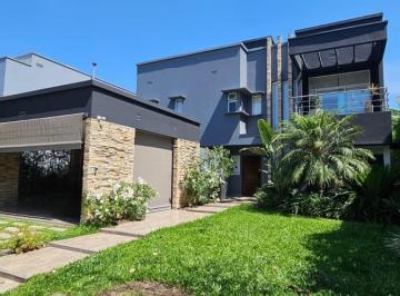 Casa · 472m² · 4 Dormitorios · 2 Cocheras · Casa en Barrio Privado Los Alamos
