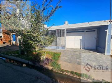 Casa · 85m² · 5 Ambientes · Casa en Venta 2 Dorm. Zona Av Santa Ana - Barrio Lamadrid