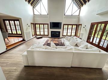 Casa · 420m² · 5 Ambientes · 4 Cocheras · Casa en San Isidro Chico