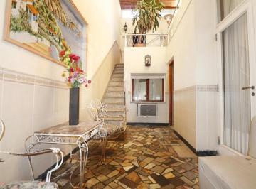 Casa · 128m² · 4 Ambientes · 1 Cochera · Venta Casa 4 Amb Velez Sarsfield Terraza - Cochera - Apto Credito - Acepta Permuta y Financiación!