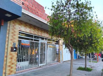 Casa · 310m² · 5 Ambientes · 1 Cochera · Casa Mas Salon en Centro de Cipolletti