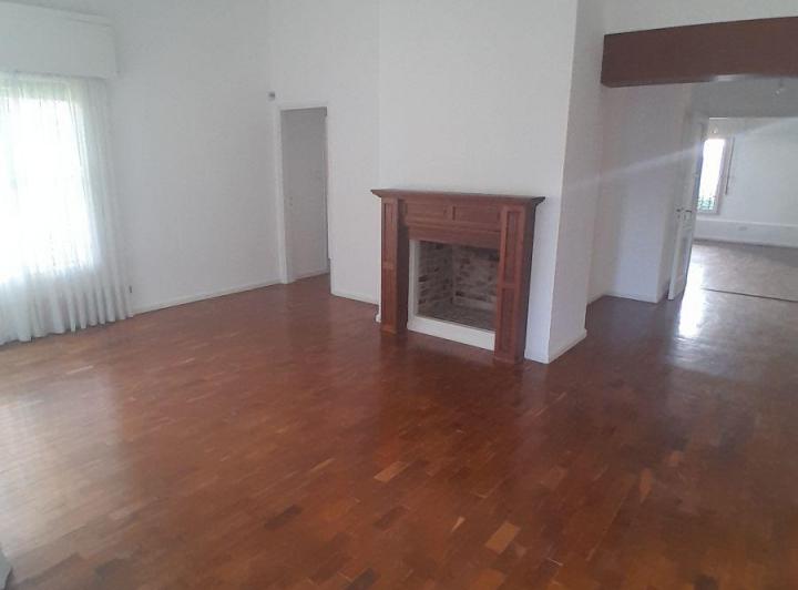 Casa · 210m² · 7 Ambientes · 2 Cocheras